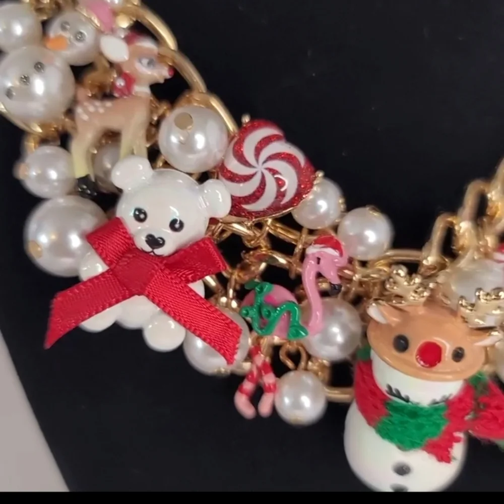 ❄️ Betsey Johnson Christmas necklace and matching earrings set ❄️